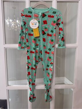 Mint & Red Holiday Print Footed Pajamas for Kids